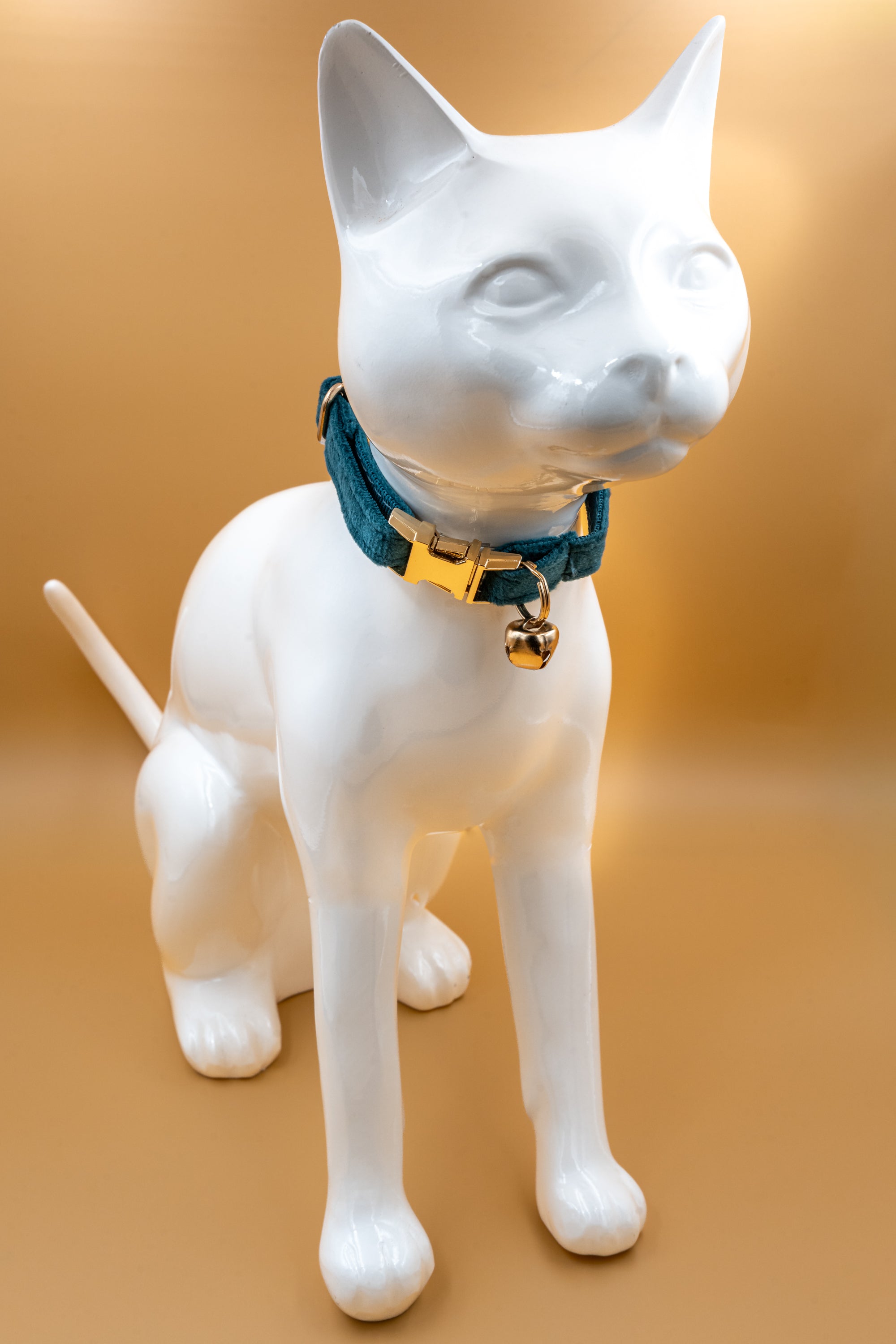Luxury Velvet Collar With Gold Bell