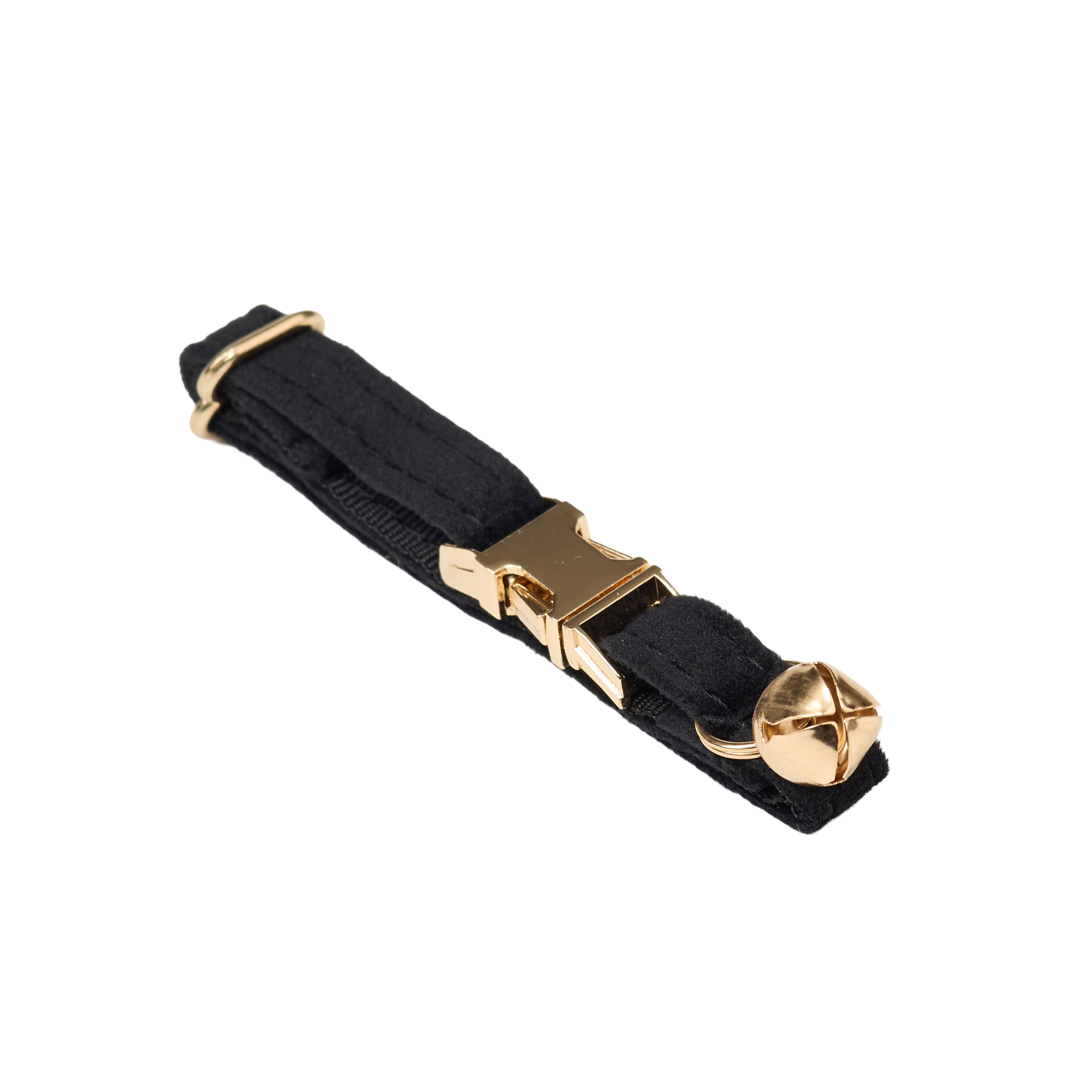 Luxury Velvet Collar With Gold Bell